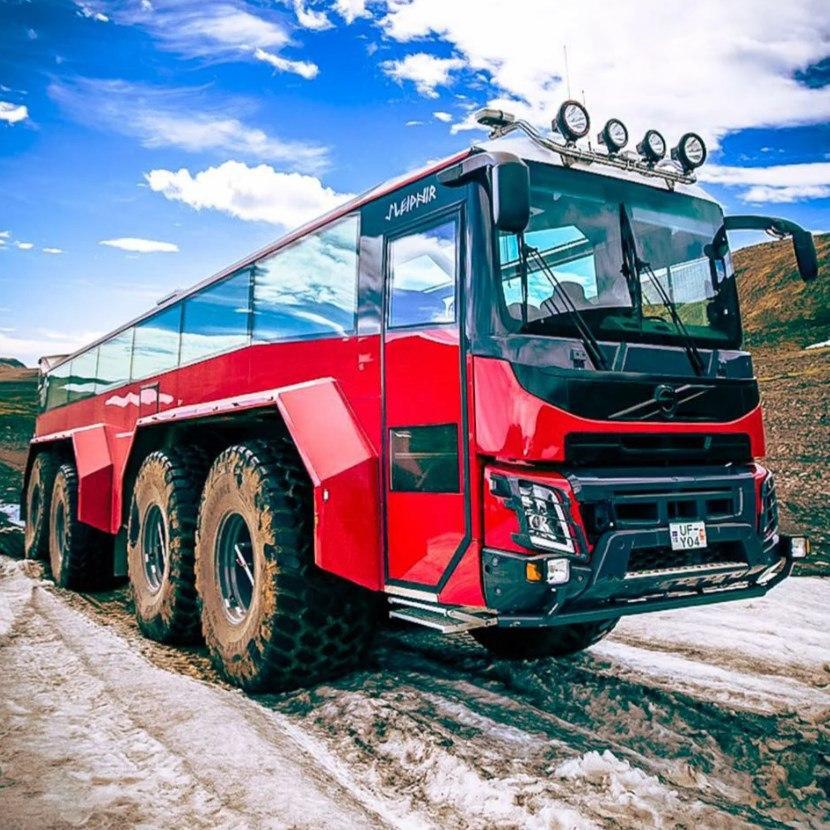 Необычный туристический автобус из Исландии